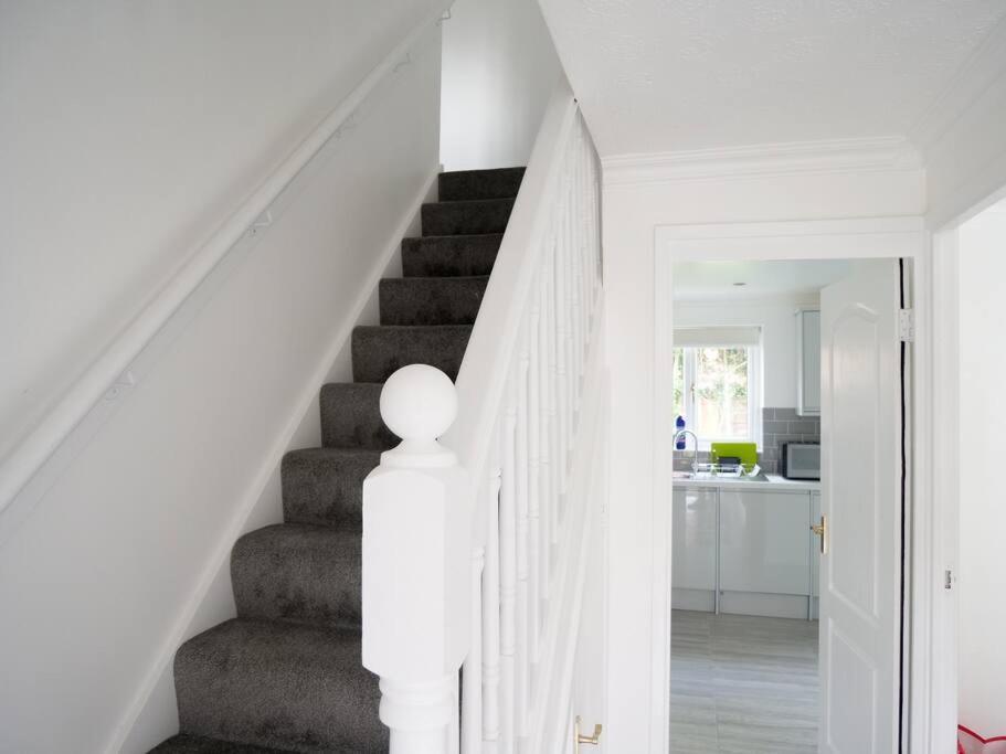 Cosy Four Bed Property With En-Suite Near To Nec Birmingham Airport And The City Zewnętrze zdjęcie