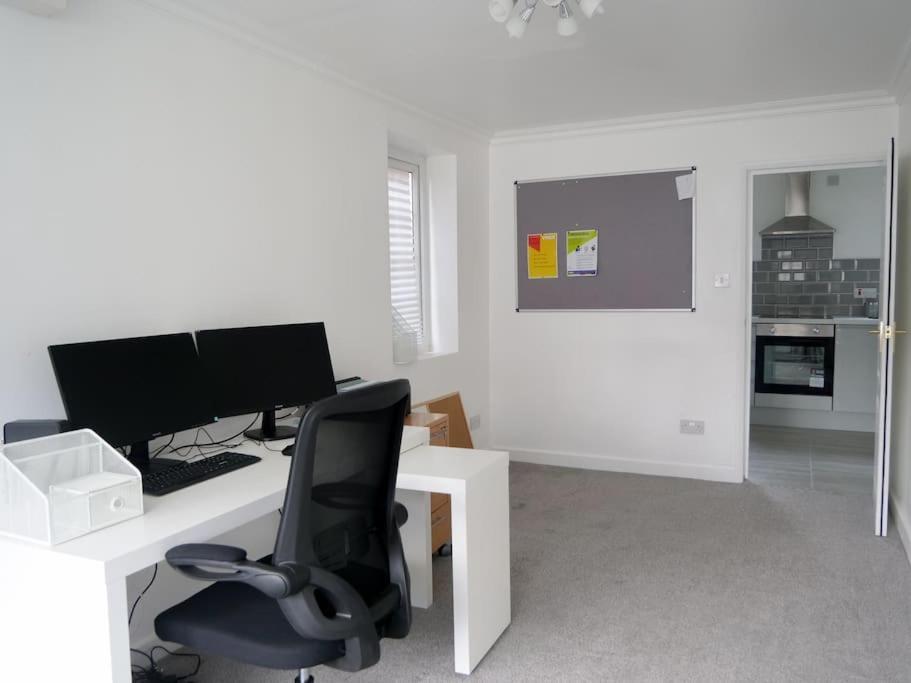 Cosy Four Bed Property With En-Suite Near To Nec Birmingham Airport And The City Zewnętrze zdjęcie