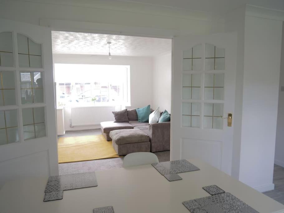 Cosy Four Bed Property With En-Suite Near To Nec Birmingham Airport And The City Zewnętrze zdjęcie