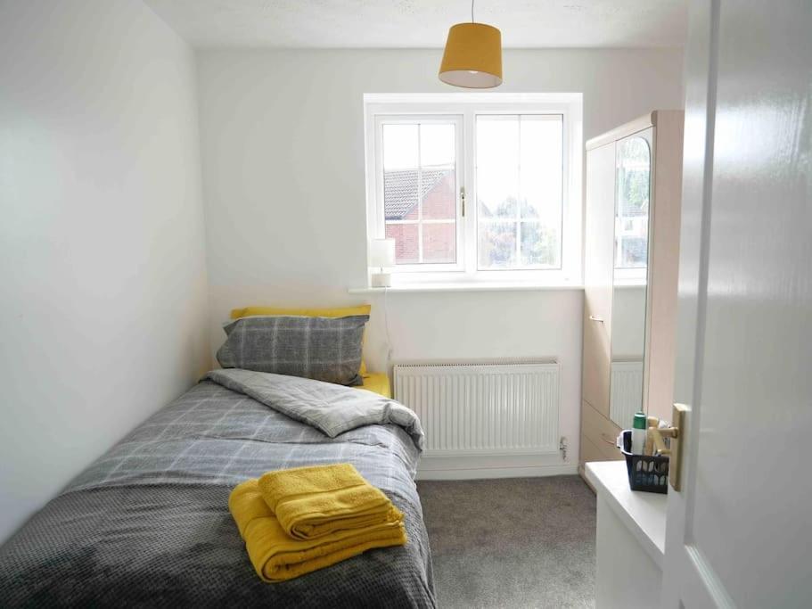Cosy Four Bed Property With En-Suite Near To Nec Birmingham Airport And The City Zewnętrze zdjęcie